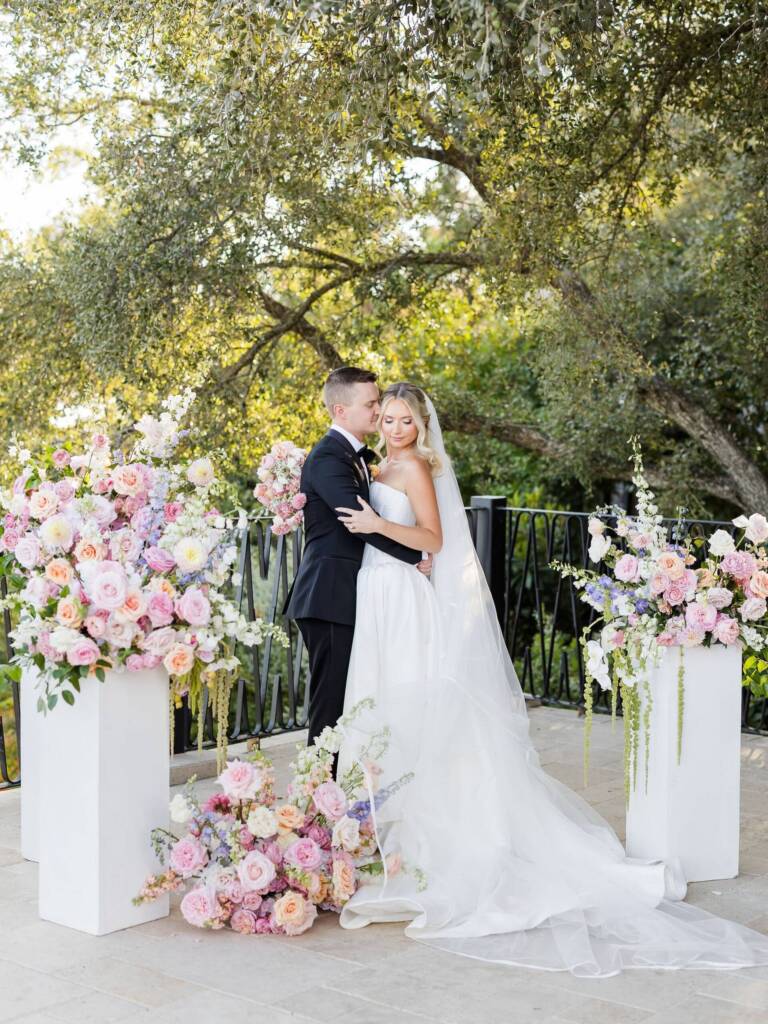 Agnes and Vlad’s special day was a true pastel dream, from the incredible floral details all the way down to
